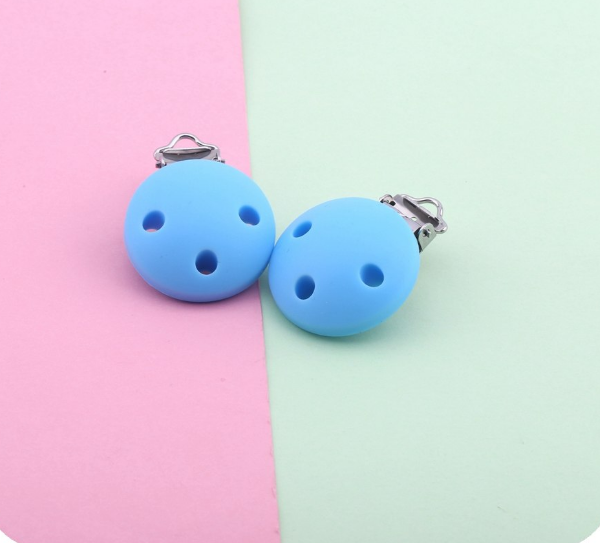 Environmental protection wood three-hole round baby pacifier clip