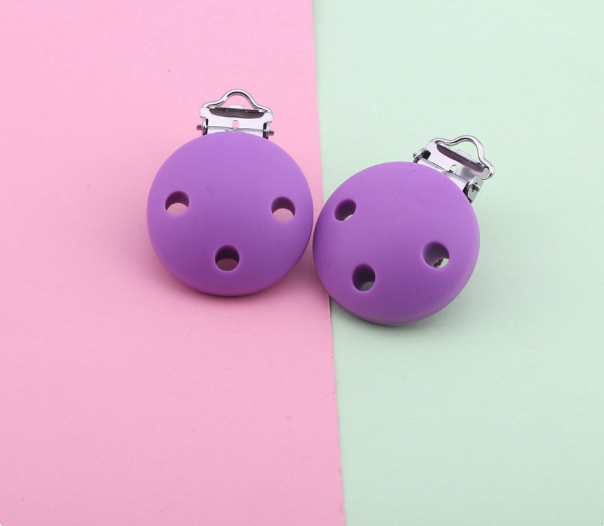 Environmental protection wood three-hole round baby pacifier clip